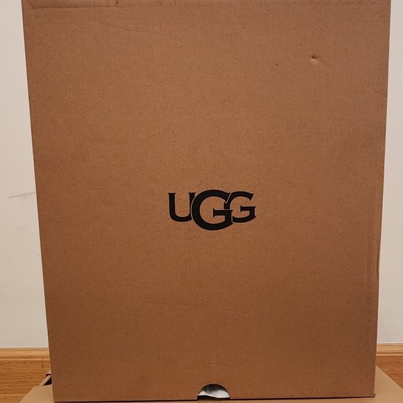 UGG - Classic Dipper (Brand new, unworn with box) Size: 7, brown suede - Picture 10 of 10